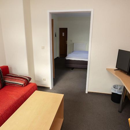 Hotel Zur Linde Meldorf Bagian luar foto