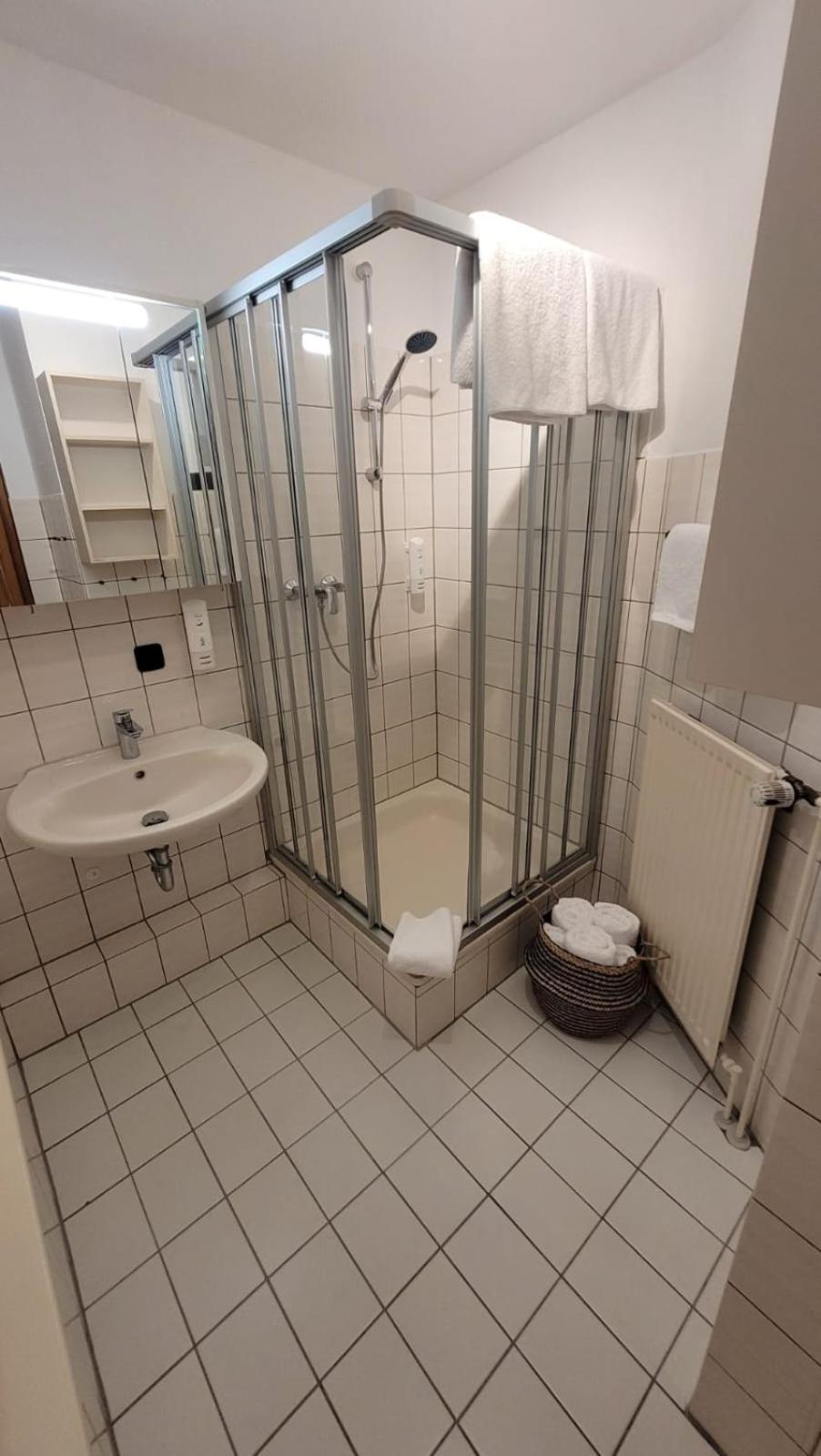 Hotel Zur Linde Meldorf Bagian luar foto