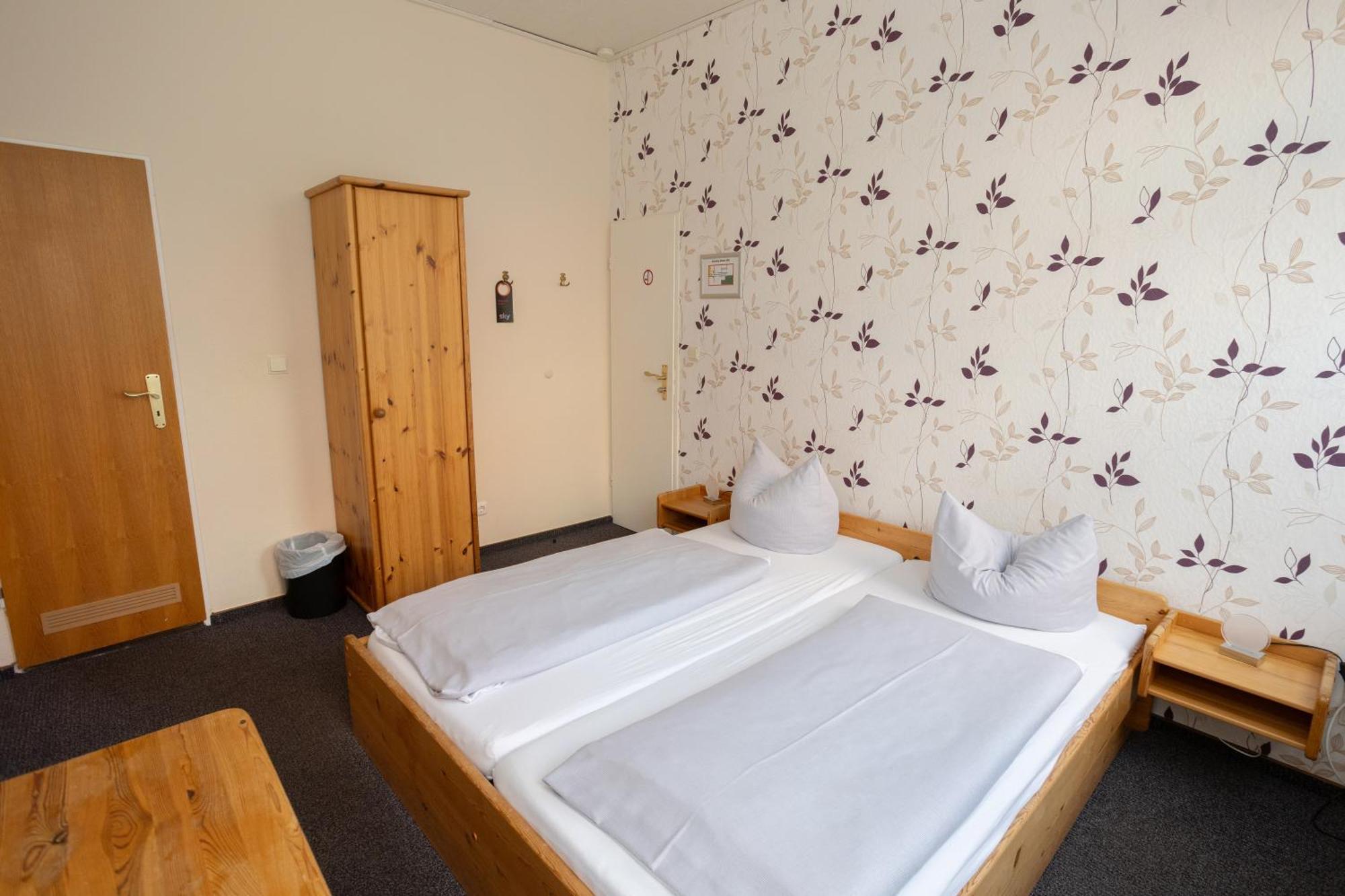 Hotel Zur Linde Meldorf Bagian luar foto