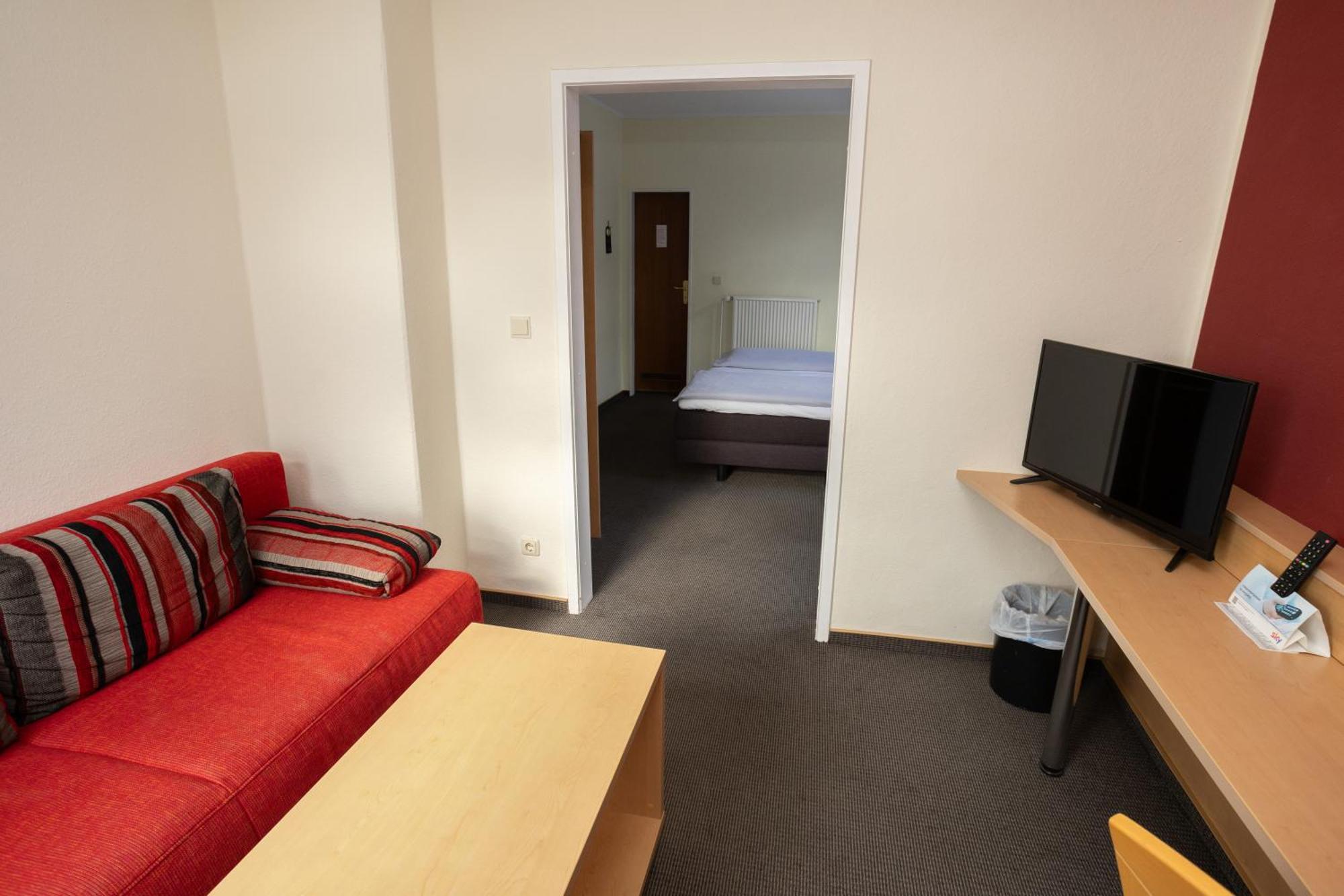 Hotel Zur Linde Meldorf Bagian luar foto